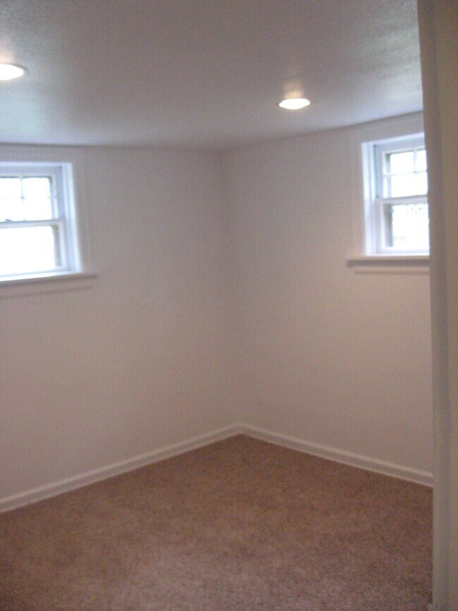 Building Photo - 109 Yellowstone Ave