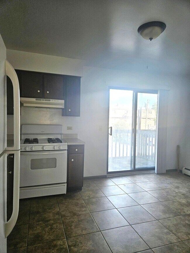 Building Photo - 1253 Getzelman Dr