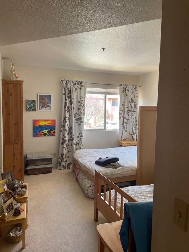 Building Photo - Tierra Sienna Condo- 6-Month Lease Term