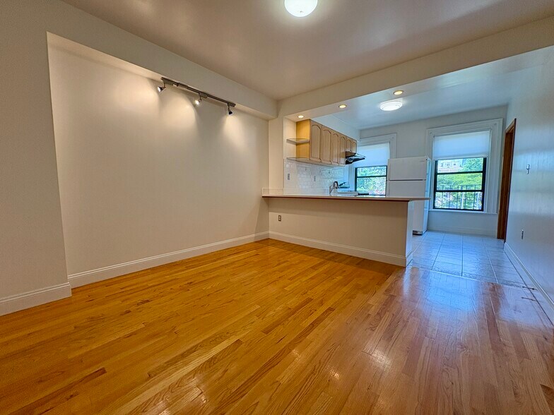 Primary Photo - 49 Dwight St