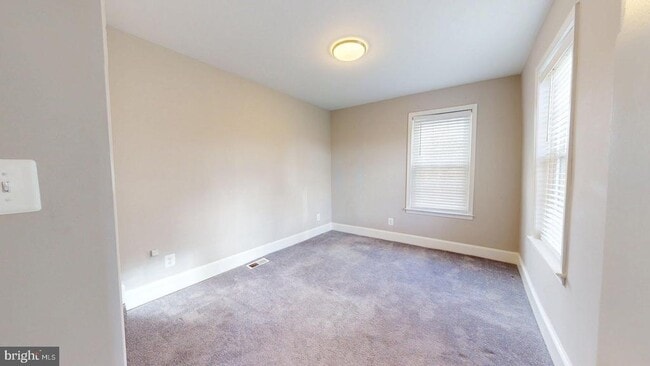 Building Photo - 2011 N Oakland St