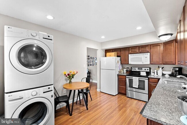 Building Photo - 219 Josephine St