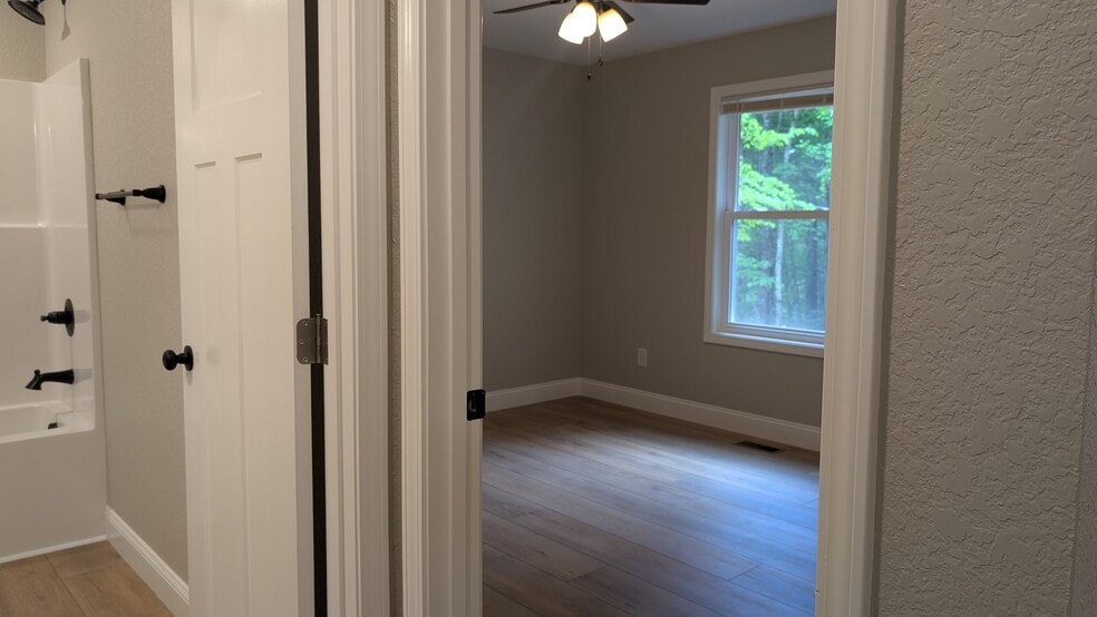 Building Photo - 5 Woodland Hills Dr