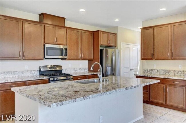 Building Photo - Gated community - 4 bedrooms - 3 baths