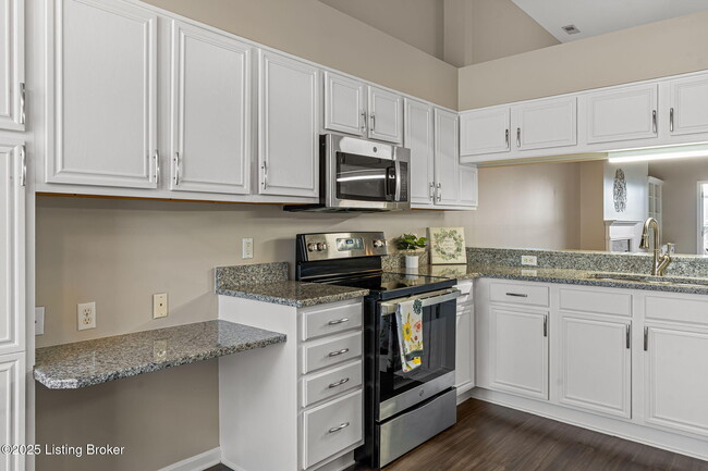 Building Photo - 3101 N Hurstbourne Pkwy
