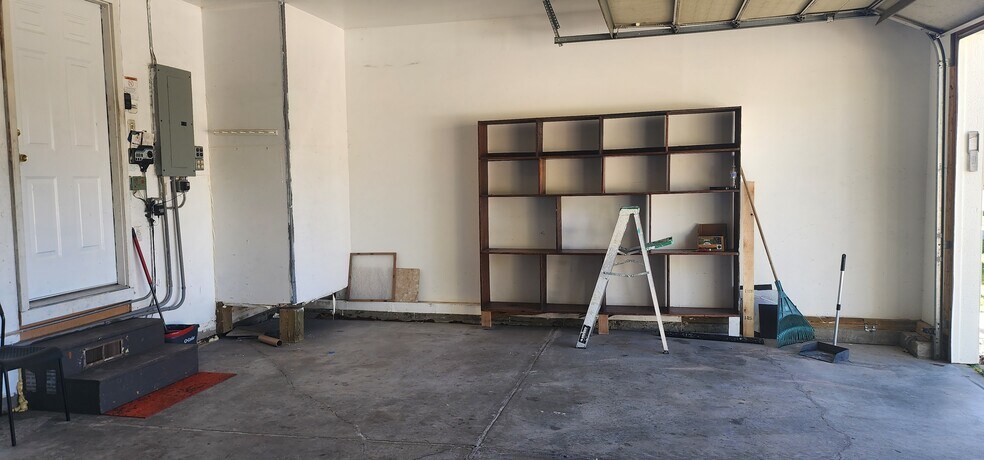 Building Photo - 4236 S Tempe Ct