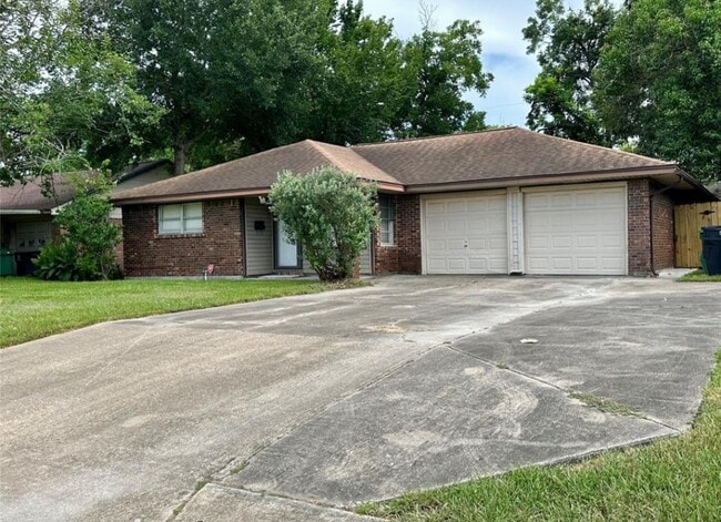 Building Photo - 530 Edgebrook Dr