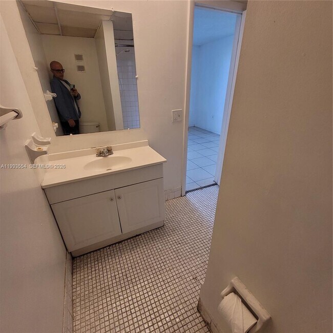 Building Photo - 10090 NW 80th Ct