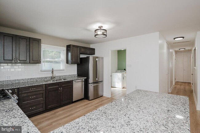 Building Photo - 630 Sequoia Dr
