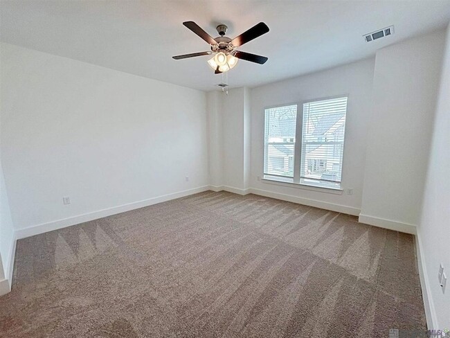 Building Photo - 610 Lake Shelf Dr