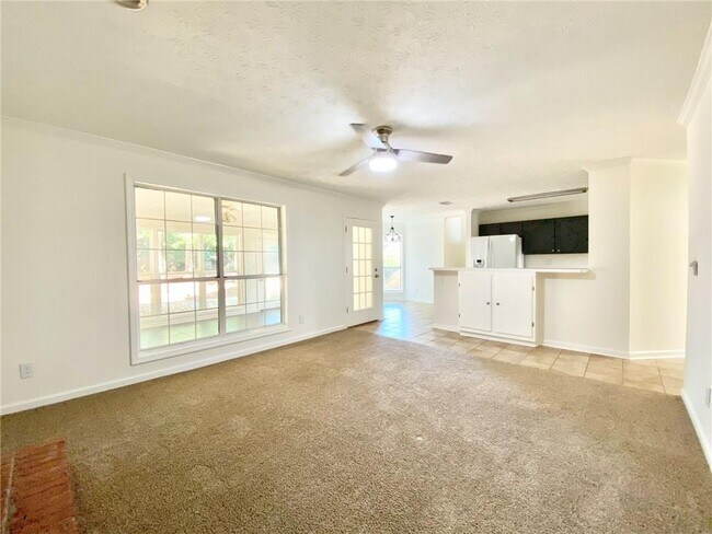 Building Photo - 640 Suwanee Lakes Cir NW