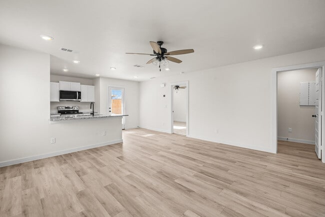 Building Photo - 509 E 23rd St