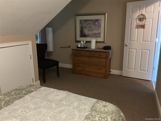 Building Photo - 12 E John St