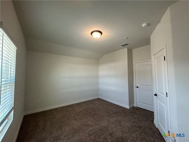 Building Photo - 320 Untermaier St