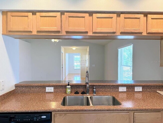Building Photo - 7851 Foxgrove Dr