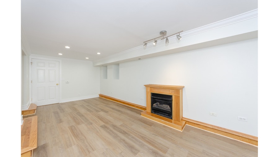 Building Photo - 944 W Montana St