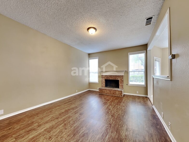 Building Photo - 3406 Broadview Ct