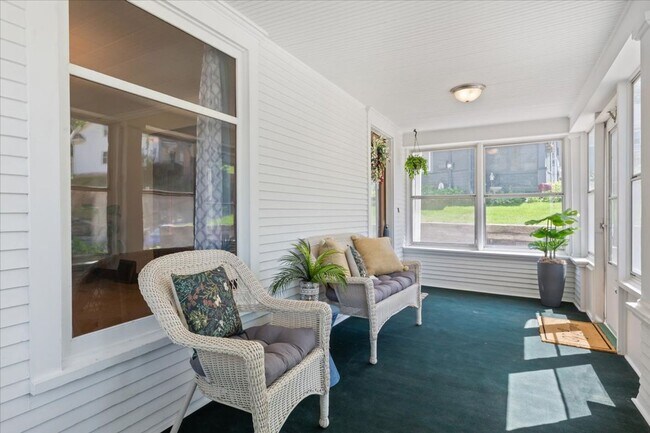 Building Photo - Spacious 4 Bedroom Home for Rent in Council Bluffs