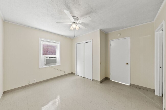 Building Photo - 521 Hawkins Rd