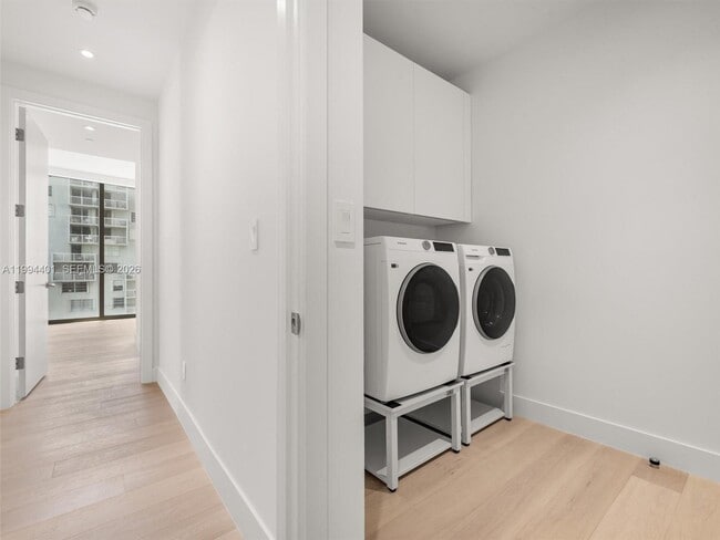 Building Photo - 175 25