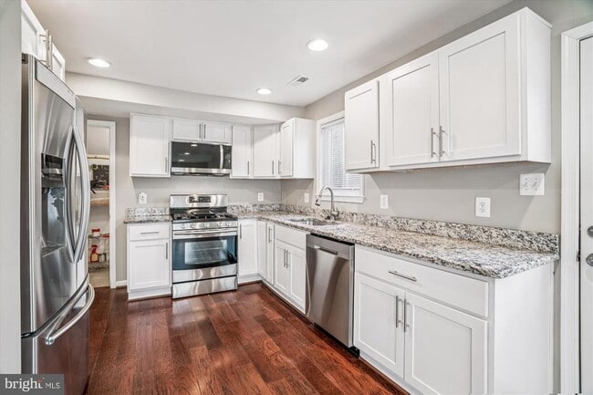 Building Photo - 3720 Harmon Ave