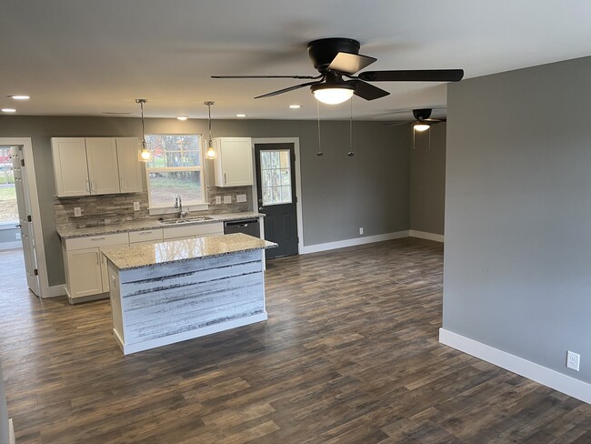 Building Photo - 234 Santa Monica Blvd