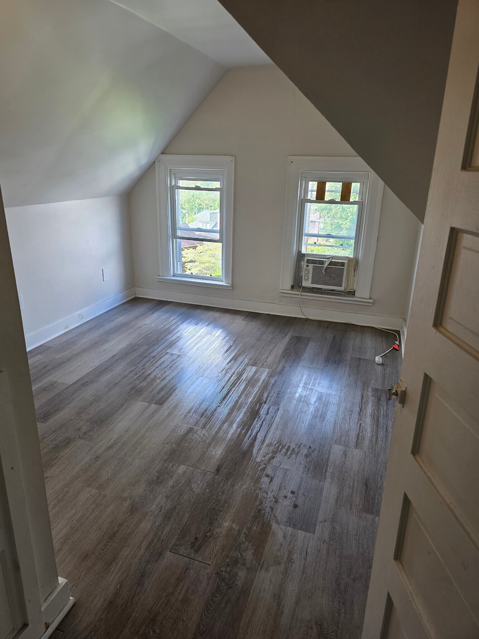 Building Photo - 11 N Linwood Ave