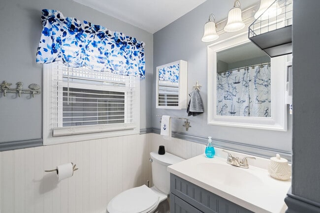 Building Photo - 8 Duston Ave