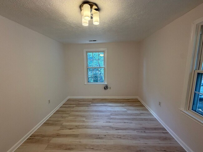 Building Photo - 840 Estes St