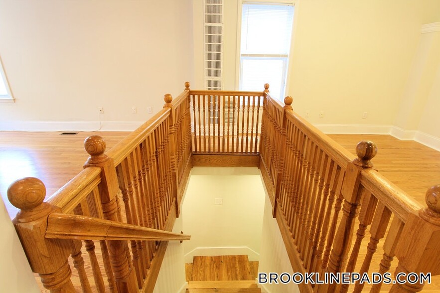Building Photo - 25 Aspinwall Ave