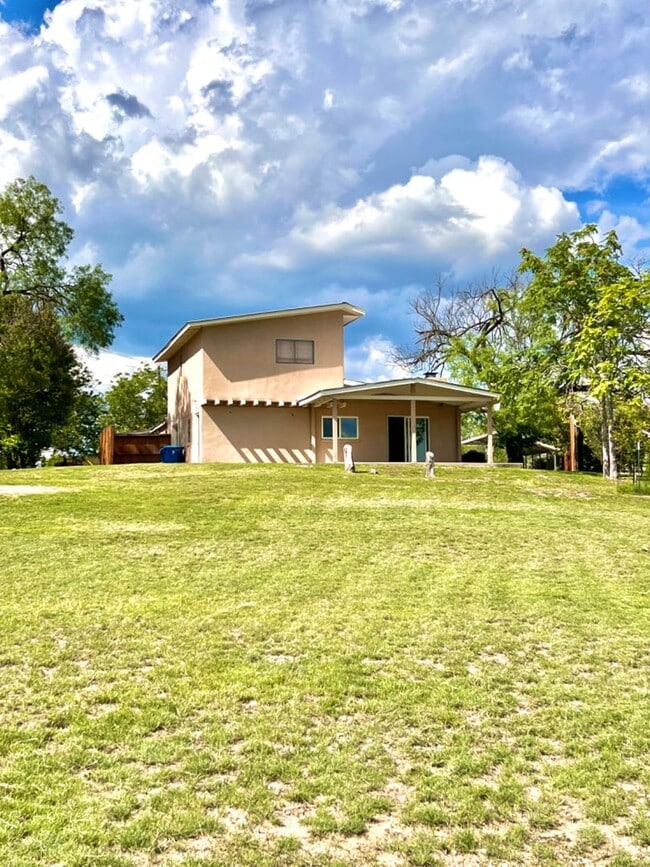 Building Photo - 3/2 Duplex on the River