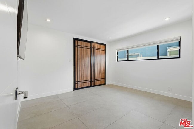Building Photo - 5735 Saloma Ave