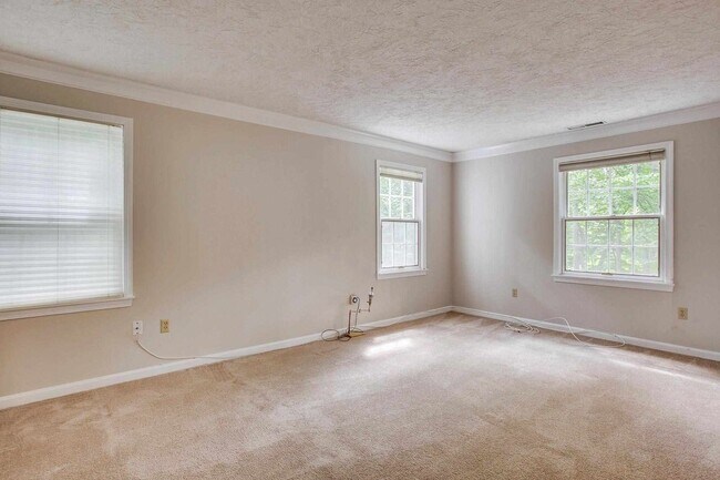 Building Photo - 27 Buttonwood Rd