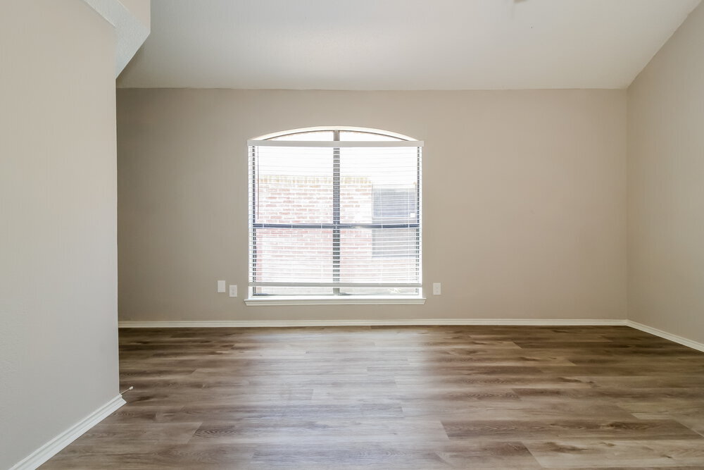 Building Photo - 701 Park View Ave