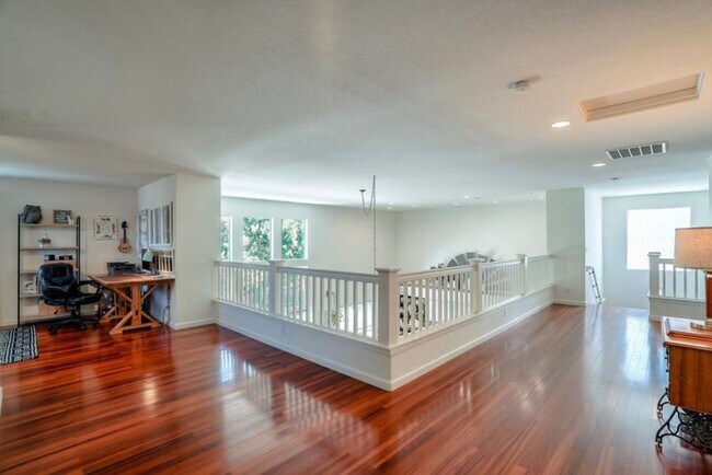 Building Photo - 1711 Mimosa St