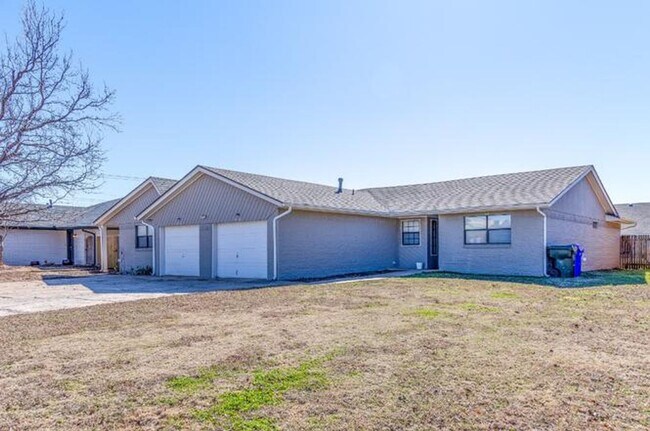 Building Photo - Charming Duplex in Norman!