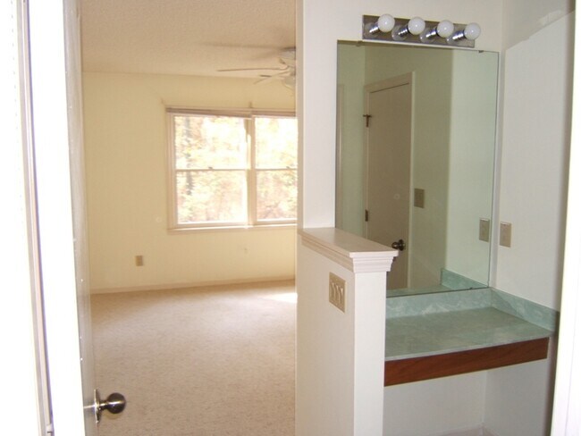 Building Photo - 3BR/2BA in Gated Marina Community!