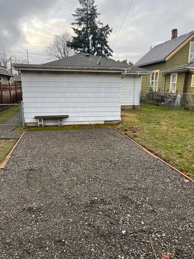 Building Photo - 4424 SE 66th Ave