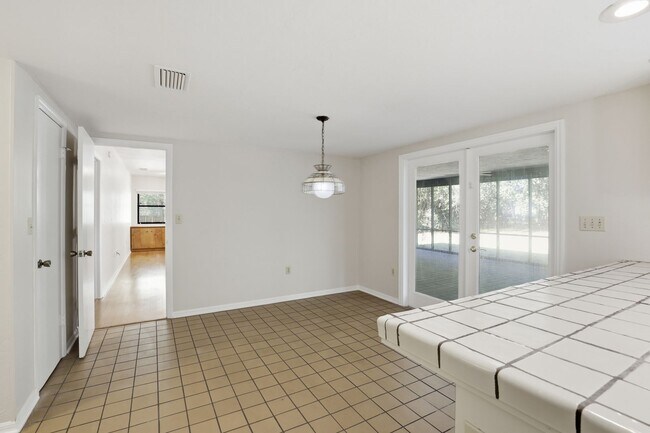 Building Photo - 4 Bedroom, 3 Bath House on 1 Acre in Fox Grove