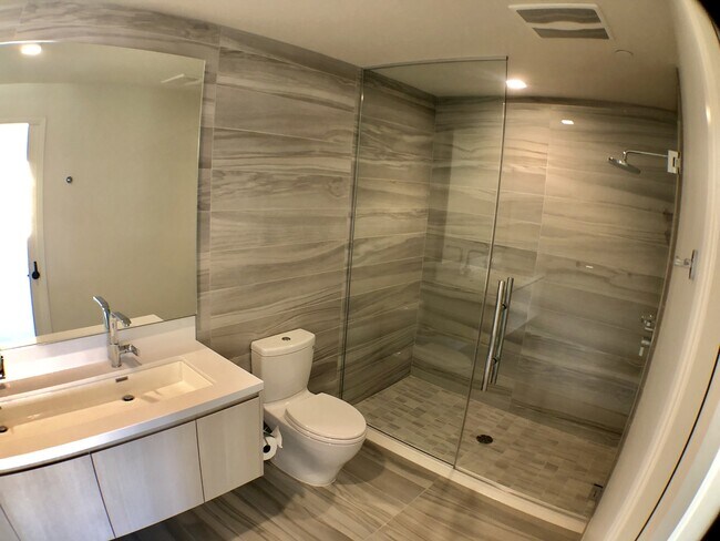 Building Photo - Very Unique Spacious Two Bedroom - Two bat...