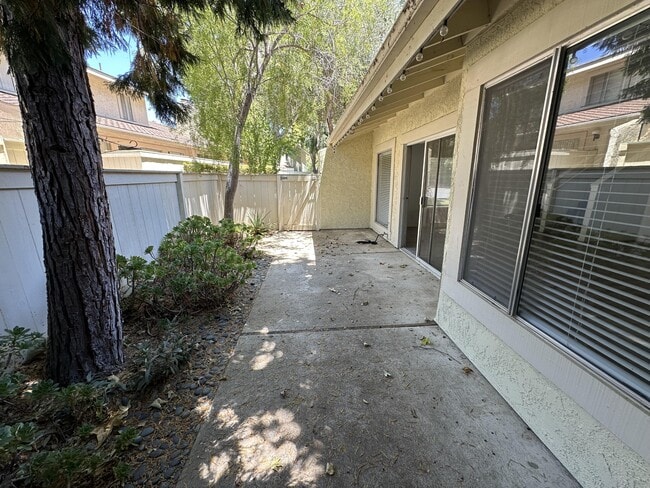 Building Photo - 2077 Village Ln
