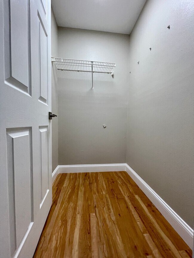 Building Photo - Fully Renovated 2B/2B condo located behind...