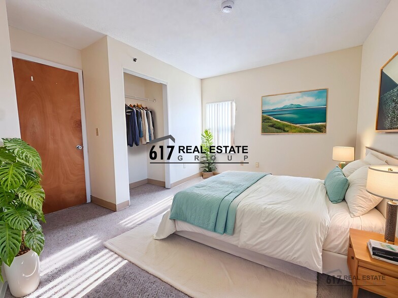 Building Photo - 150 N Beacon St