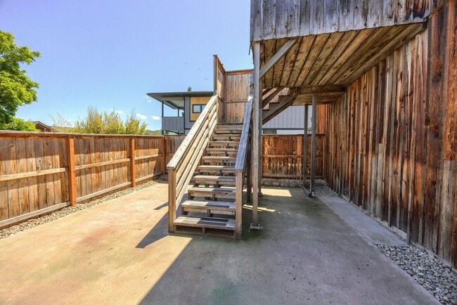 Building Photo - Peaceful 2-bedroom 1-bath Cottage with Deck, Privacy, and Scenic Views! $200 Utility fee pays for...