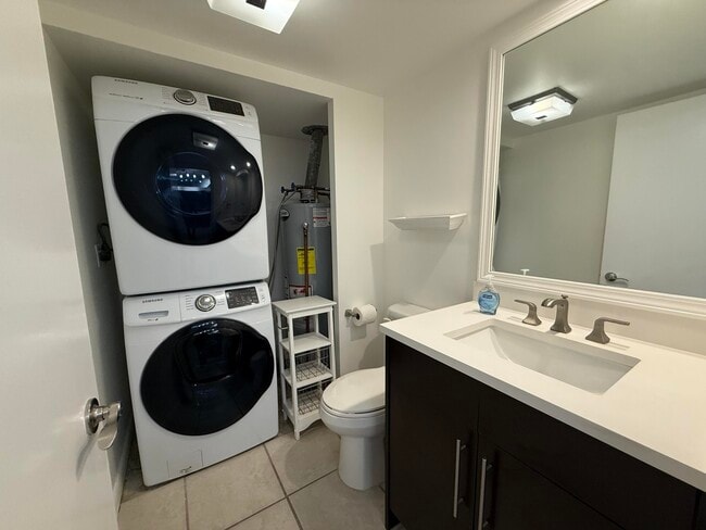 Building Photo - 2410 24th Ln