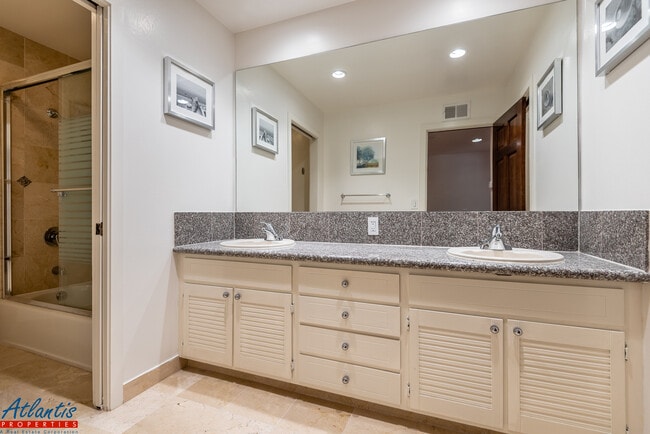 Building Photo - Beautiful Los Gatos Home | Remodeled | Ama...