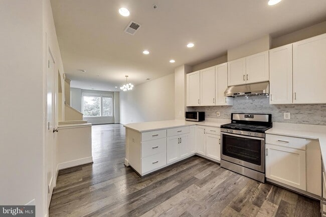Building Photo - 16616 Crabbs Branch Way