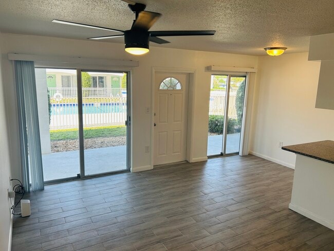 Building Photo - 4035 S School Ave