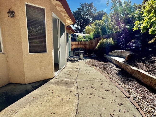 Building Photo - CLEAN AND COZY ONE STORY 3 BED, 2 BATH IN ...