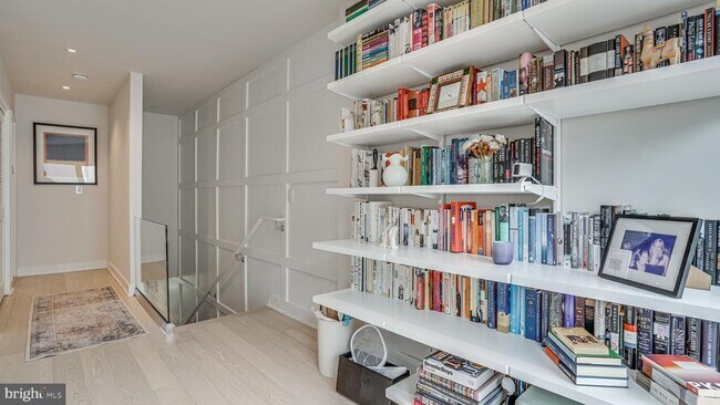 Building Photo - 2003 1st St NW